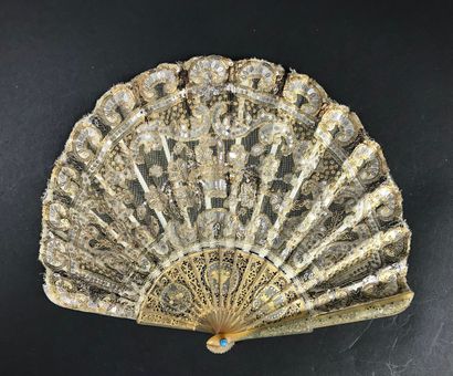 null Two fans, circa 1880-1900

*one, balloon-shaped, the leaf with golden glitter...