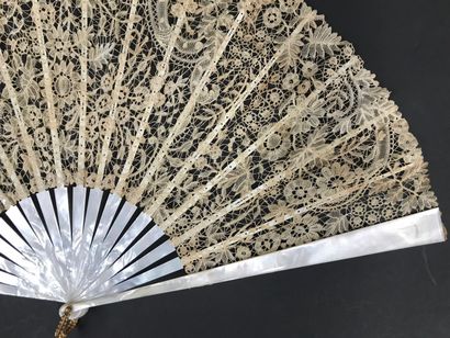 null 
Flower lace, circa 1890





Two fans





*One, a bobbin lace leaf, with a...