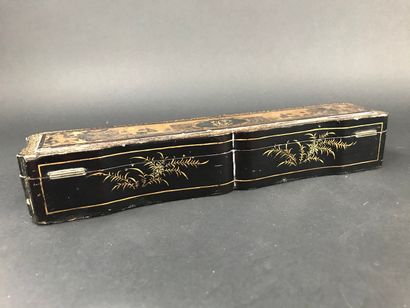 null Fan box, China, 19th century

In black lacquered bamboo with gold decoration...