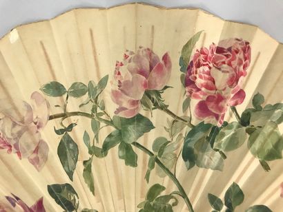 null Roses in buttons, circa 1890

Large fan, the leaf in rose wallpaper. Monogrammed...