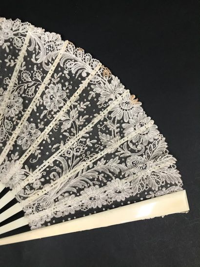 null 
Flower lace, circa 1890





Two fans





*One, a bobbin lace leaf, with a...