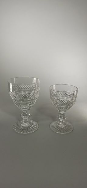 null SAINT-LOUIS 

Partie de service de verres en cristal, modèle Trianon, comprenant...