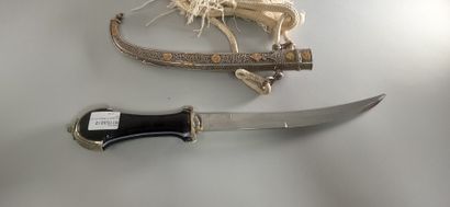 null MOROCCO, 20th century,

Two daggers 

Length: 40 cm - 41,5 cm