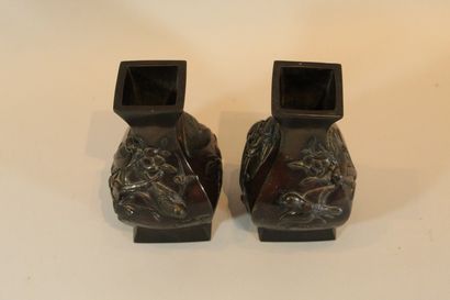 null CHINE - FIN XIXeme SIECLE

Paire de vases en bronze au décor d'oiseaux dans...