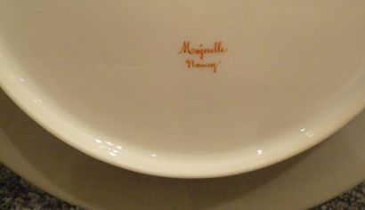 null 
MAJORELLE et J.R. à Limoges




Partie de service de table en porcelaine blanche...