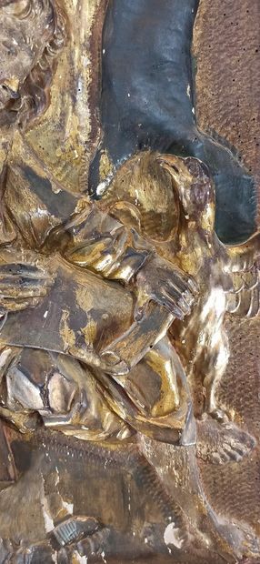 null Bas relief en bois sculpté et doré figurant Saint Jean l'Evangéliste.

H.: 69...
