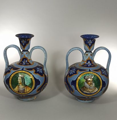 null BOURG LA REINE - Manufacture Laurin. 

Paire de vases ronds en faïence à col...