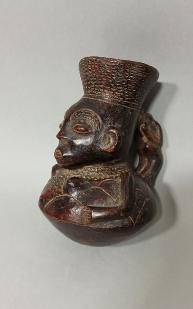 null Small terracotta pot MANGBETU, Democratic Republic of Congo, Circa 1950-1960,

Object...