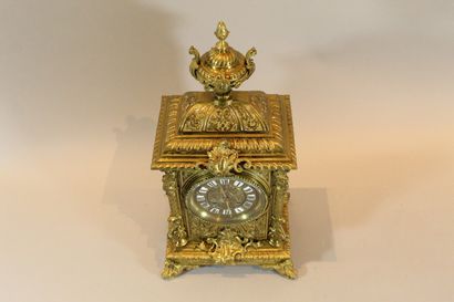 null Gilt bronze bound clock crowned with a Medici cup, dial with black Roman numerals...