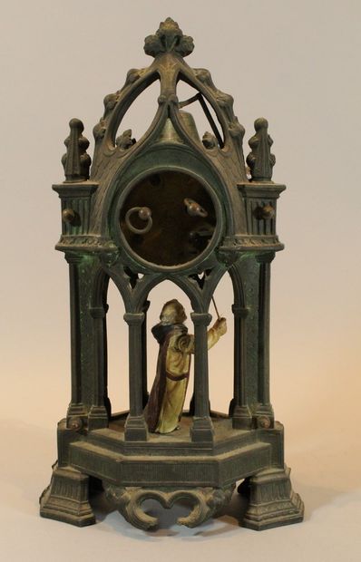 null Pendule néo-gothique en régule avec automate, un moine sonnant une cloche positionné...