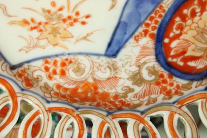 null IMARI 

Six plats en porcelaine 

Diam.: 17 à 30 cm

Manques à l'émail