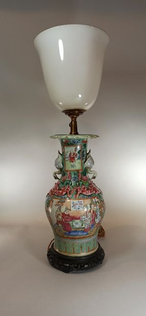 null CANTON

Lamp mounted vase with turquoise background and decoration of flowers,...
