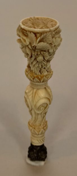 null Seal with an ivory handle forming a baluster surmounted by a bouquet, matrix...