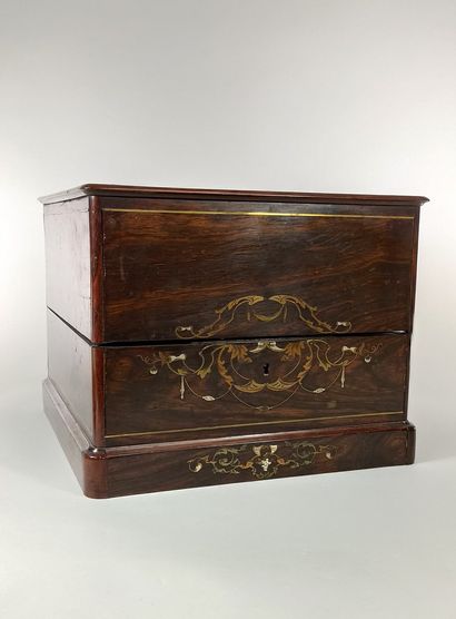 null Veneer and liquor cellar and decoration in brass and mother-of-pearl marquetry...