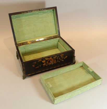 null Jewelry box made of wood and Niçoise marquetry, the lid decorated with a peasant...