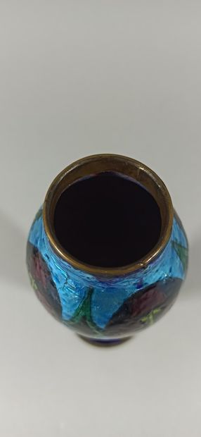 null Léon BRUNARD (1872-1931)

Vase en dinanderie à corps balustre entièrement recouvert...