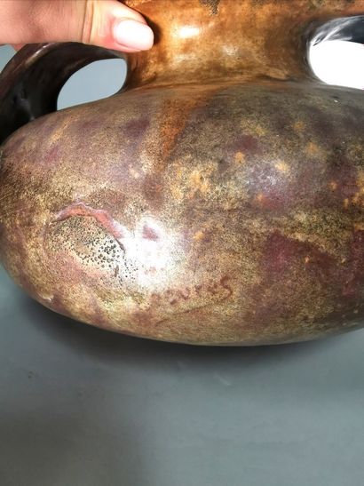null 
Stoneware vase has a DEVRES mark on the side.





H.:
16 cm