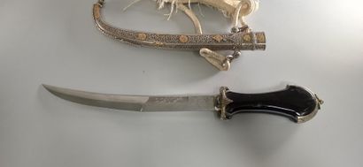 null MAROC, XXeme siècle,

Deux poignards 

Long.: 40 cm - 41,5 cm
