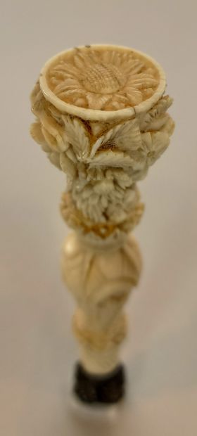 null Seal with an ivory handle forming a baluster surmounted by a bouquet, matrix...