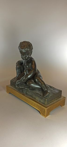 null Pair of bronze cherubs with brown patina resting on a gilt bronze base.

XIXth...