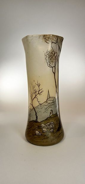 null LEGRAS

Glass vase with landscape decoration and sheep keeper

Signed

H. :...