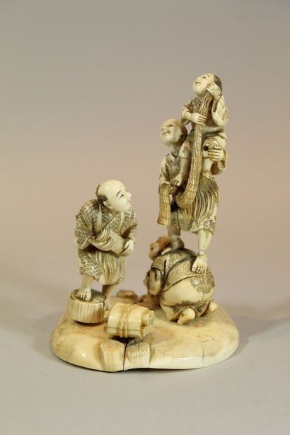 null JAPAN - XIXth CENTURY

Ivory group representing a children's pyramid

Signed...