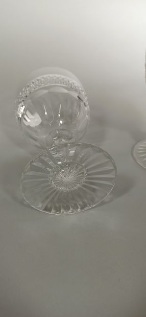 null SAINT-LOUIS 

Partie de service de verres en cristal, modèle Trianon, comprenant...