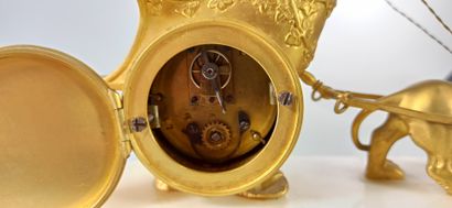 null Gilded bronze clock known as the chariot of love, enamelled ring dial inscribed...