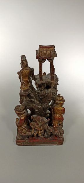 null Small wooden hotel carved in ninro with a dignitary decoration.

Height: 30...