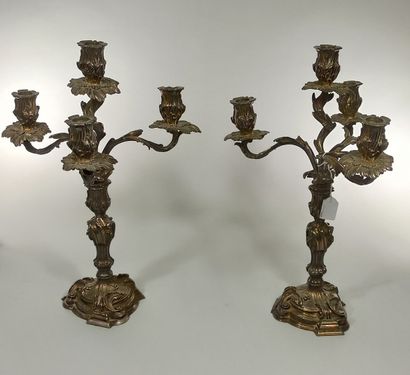 Paire de chandeliers Louis XV de style rocaille...
