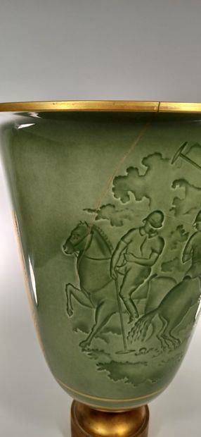 null SEVRES

Large celadon porcelain vase decorated with polo players.

Height: 52...