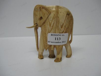 null Elephant en ivoire sculpté 