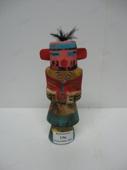 null Kachina PUECHTIHU ou NOVAK Buste rouge et jaune, kilt et jambes en deux cônes....