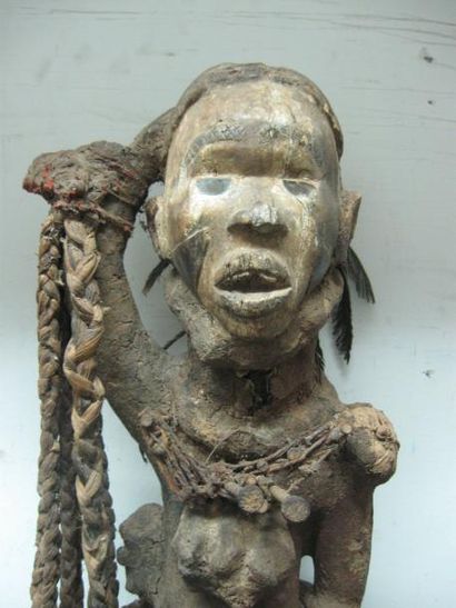 null Fétiche à clous et à reliquaires KONGO/VILI (République Démocratique du Congo)...