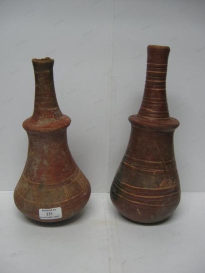 null 2 Vases en terre cuite à engobe rougeDjenne, Mali(restaurations)