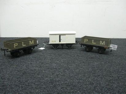 HORNBY 3 Wagons marchandises PLM dont 2 wagons n°1 et wagon frigorifique.