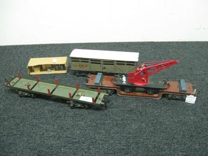 Série HORNBY Lot de 3 wagons du réseau ETAT comprenant wagon à ranchers, wagon surbaissé...