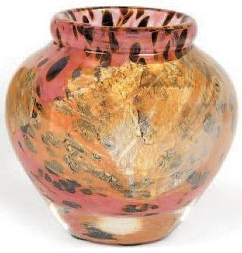 NOVARO Jean-Claude (né en 1943) Petit vase en verre soufflé forme globulaire à large...