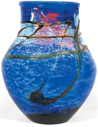 NOVARO Jean-Claude (né en 1943) Important vase en verre soufflé forme balustre; décor...
