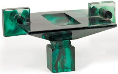 LEPERLIER Antoine (né en 1953) "Coupe intaille" Sculpture en pâte de verre vert marbré,...