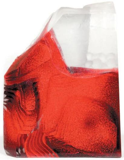 LEPILLEUR Marc (né en 1978) Sculpture en verre fusionné, taillé, poli; couleur rouge...