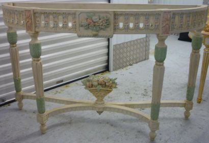 null GRANDE CONSOLE En bois peint reposant sur quatre pieds réunis par une entretoise...