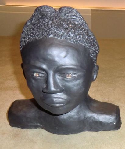 null Tête de femme Sculture en terre cuite, Hauteur: 35 cm.