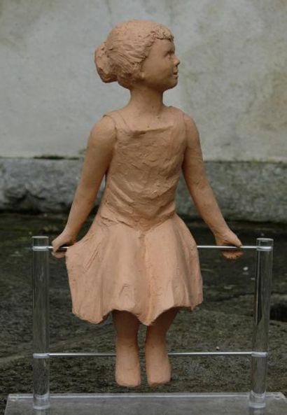 LORIEUX Maïe (née en 1942) La petite danseuse Terre cuite sur socle en altuglass,...