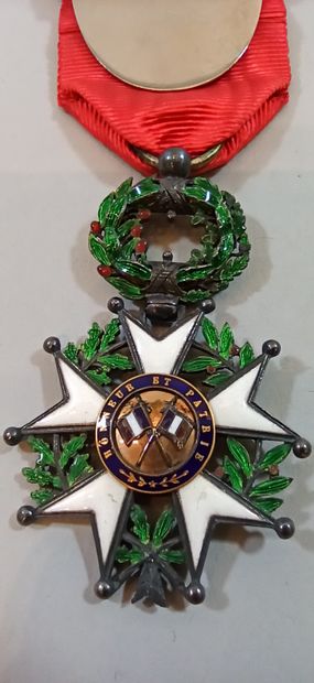 null Croix de Chevalier de la Légion d'Honneur. Modèle de luxe à filets.

Ruban....