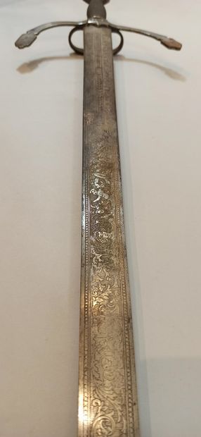 null Style sword.

Relief decoration with characters.

Engraved blade on both si...