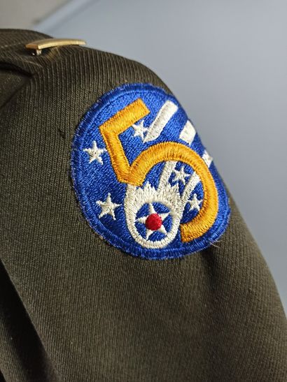 null Lot de deux vestes d’uniformes de l’USAAF : une veste en laine 4 poches de staff...