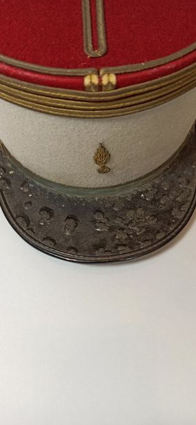 null lot of 3 French kepi: 1 white legionnaire's kepi, 1 cavalry second lieutenant's...