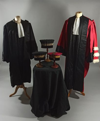 Uniform of the judiciary comprising: 1 red...