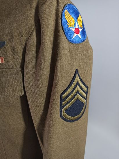 null Set of two USAAF uniform jackets: a 4-pocket woollen staff sergeant jacket of...
